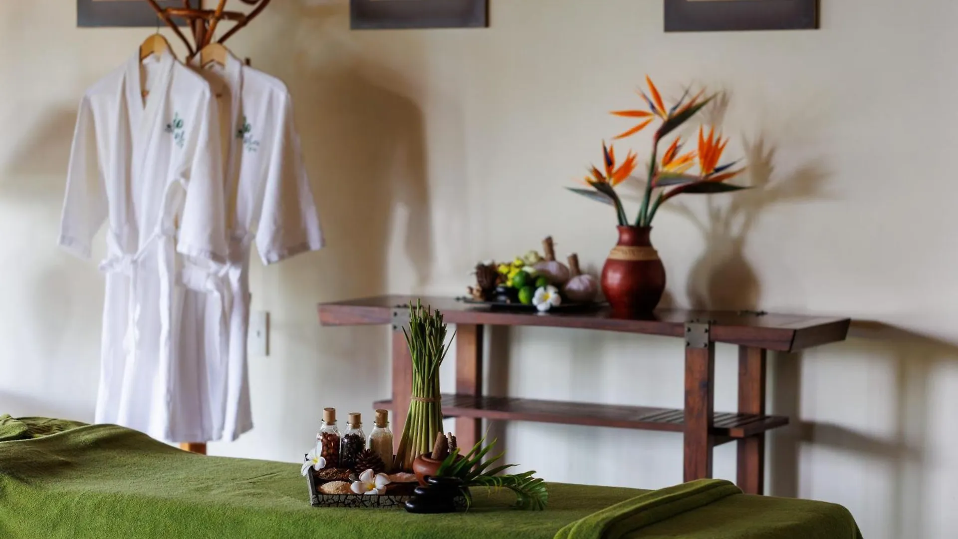 Diamond Bay Resort & Spa Nha Trang 5*,