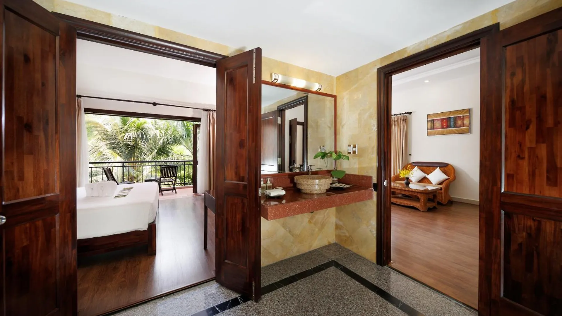 Diamond Bay Resort & Spa Nha Trang 5*,