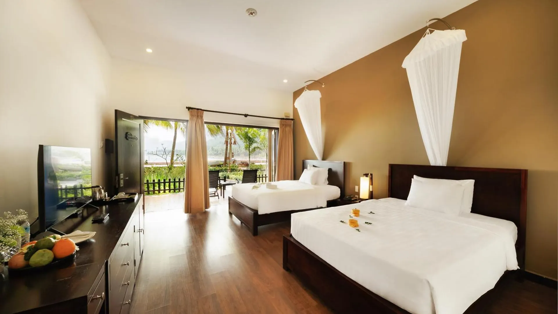 Diamond Bay Resort & Spa Nha Trang 5*,